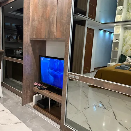 Deluxury Mirror Centrum Apartmán