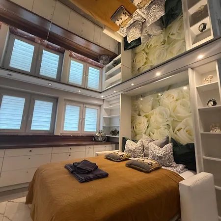 Deluxury Mirror Centrum Apartmán Varšava