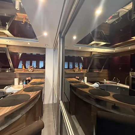 Deluxury Mirror Centrum 아파트