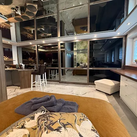 Deluxury Mirror Centrum